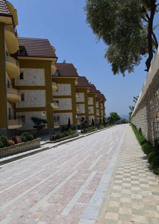 Shitet apartament 2+1 tek Rezidenca Lake Land , Farke , Liqeni i Farkes .