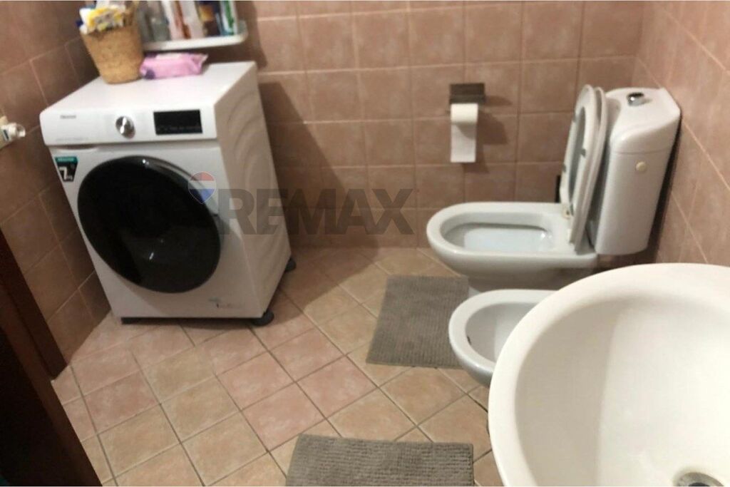 Komuna e Parisit, Apartament per Qira 1+1.