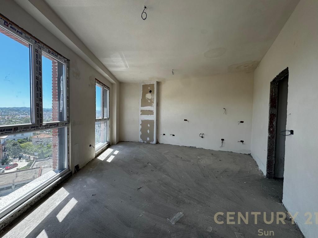SHITET APARTAMENT 2+1 TEK KUPA PASKUQAN !