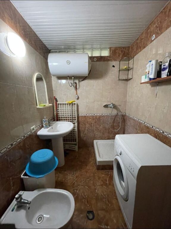 🏡 Affittasi appartamento 1+1  📍 Incrocio tra la via “Him Kolli” e “Myslym Shyri”💰 Affitto: 50.000 lek/mese