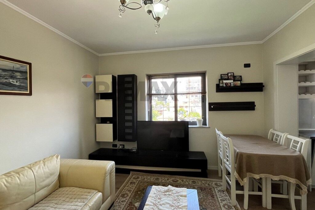 Apartament 2+1 Rruga Fortuzi, pranë Bulevardit Zogu i Parë, Tiranë.