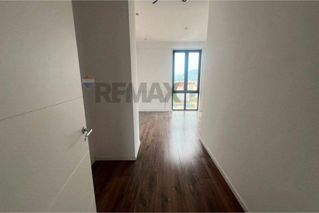 Zyrë - Për Qira - Gjuhët e huaja, Tiranë(ID: 530191031-778)