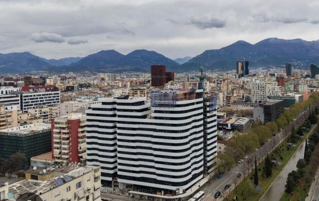 Apartament ne shitje 3+1+2 te Corner Rezidence