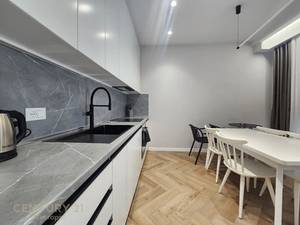 JEPET ME QERA APARTAMENT 2+1+POST PARKIMI,YRSHEK (KLINIKA UZLLOVA) 500 € /Muaj
