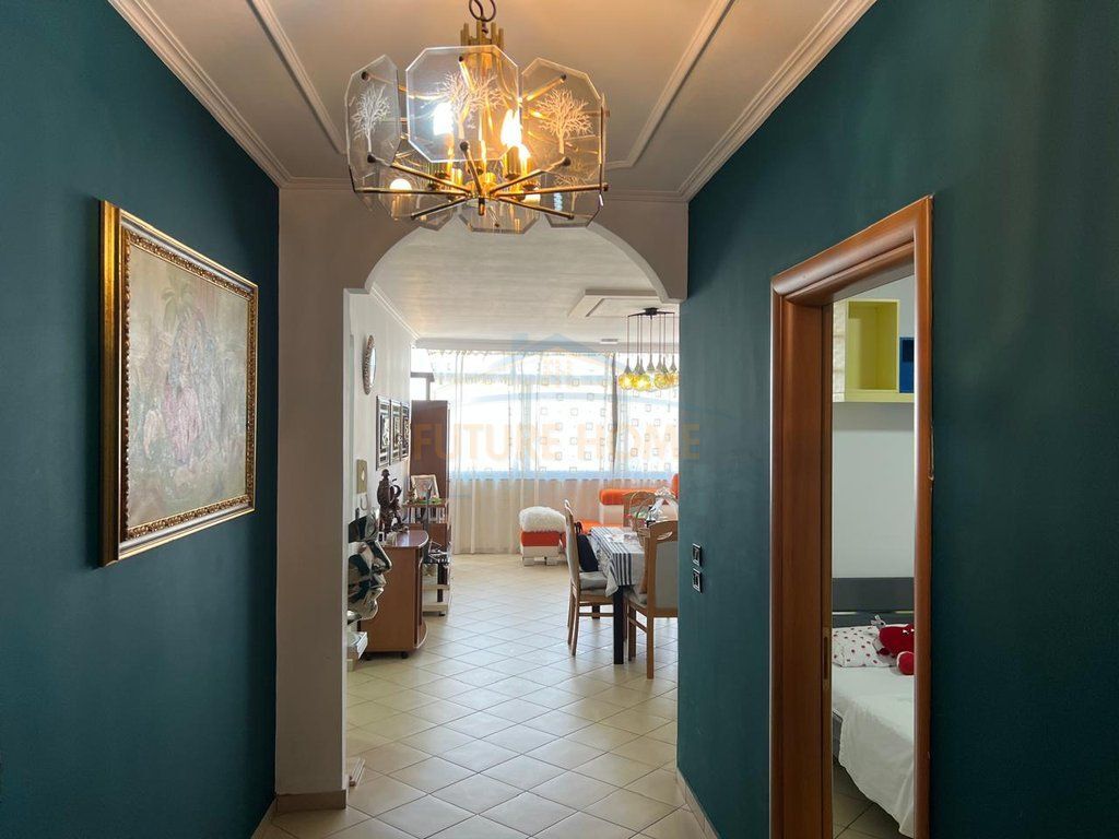 Qira  Apartament 3+1+2 tek Ish Parku (pranë Qendrës Globe)
