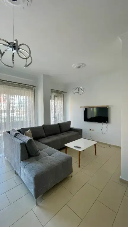 Affitto | Apartament 1 + 1 | Rruga Him Kolli | 800 €/mese