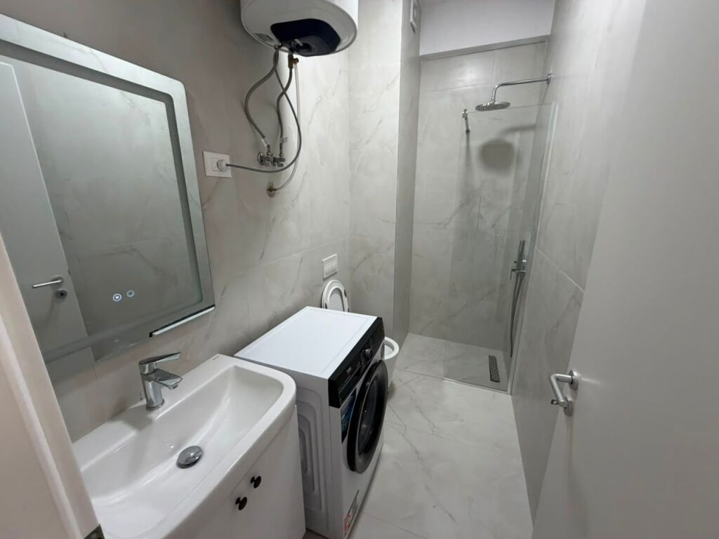 🏡 Affittasi appartamento 1+1  📍 Posizione: Complesso Kadiu💰 Prezzo: 45.000 lek/mese. Trattabile