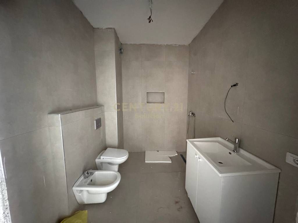 APARTAMENT 2+1+2 TUALETE PER SHITJE PRANE KOMPLEKSIT URBAN GATE 160,000 €