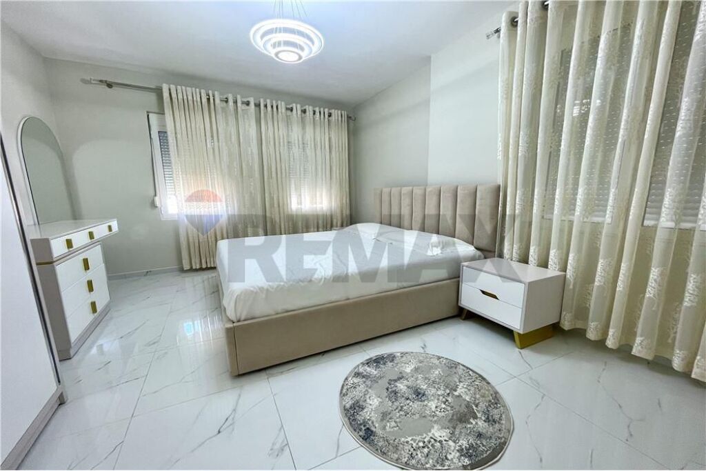 Apartament 2+1 + post parkimi,  Mine Peza, pranë Prokurorisë së Tiranës,
