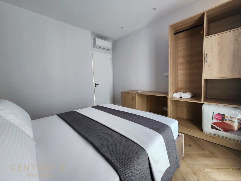JEPET ME QERA APARTAMENT 2+1+POST PARKIMI,YRSHEK (KLINIKA UZLLOVA)
