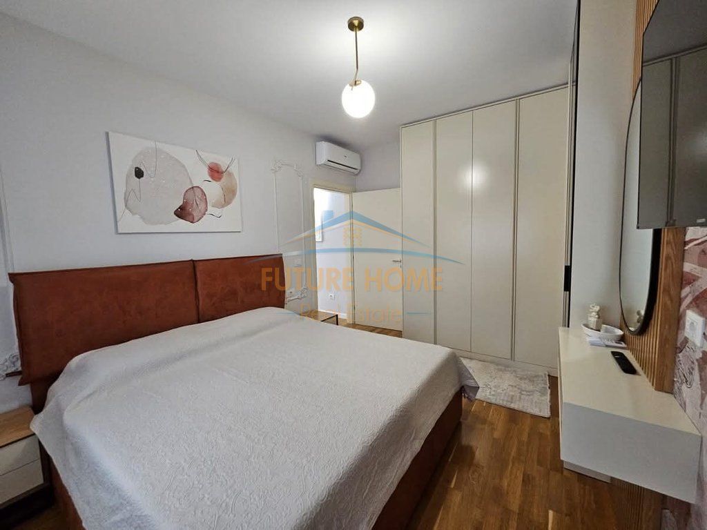 Qera,Apartament 1+1 tek Rruga e Barrikadave!