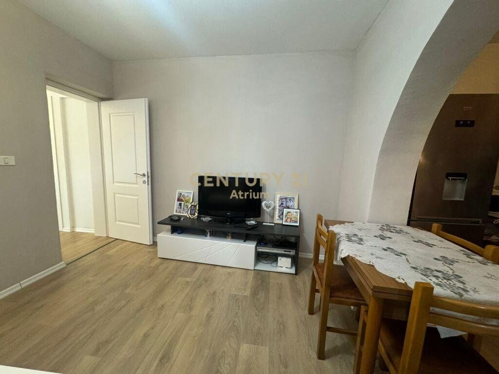 APARTAMENT 1+1 PER QIRA PRANE RRUGES ALI VISHA !