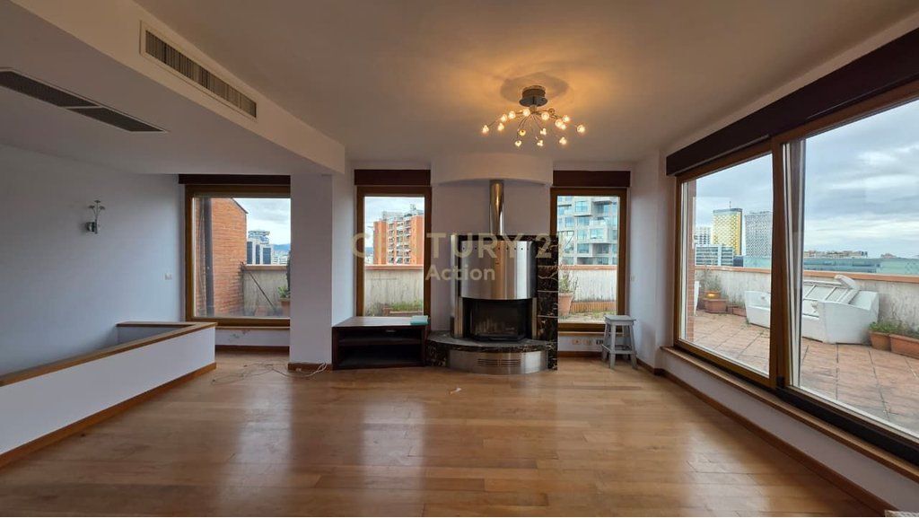 SUPER DUPLEX 326 M2 IN AFFITTO IN VIA ELBASAN!