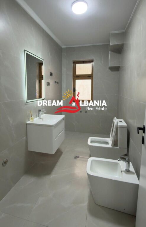 AAppartamento 2+1 con posto auto in affitto vicino al Tribunale di Tirana (ID 5229001)