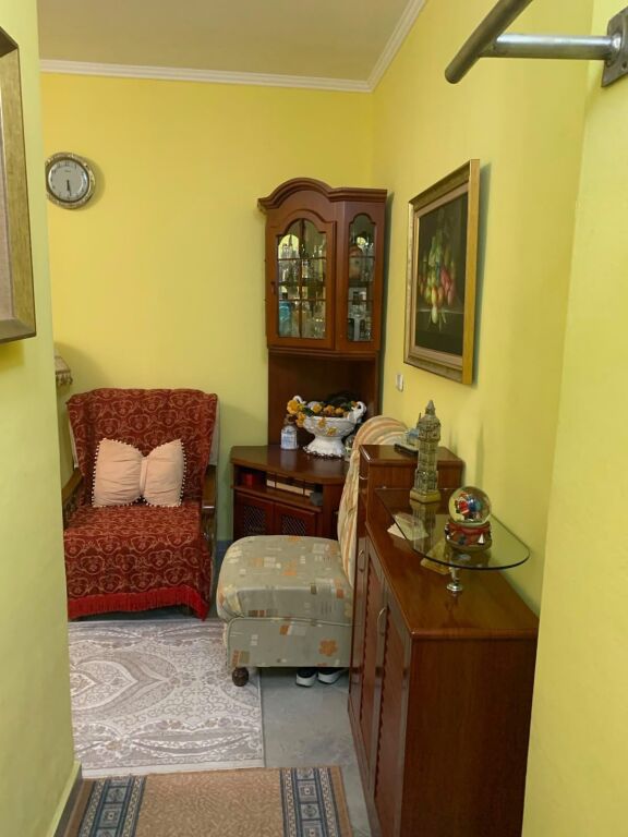 Shitet Apartament 2+1+2+ballkon tek Fresku