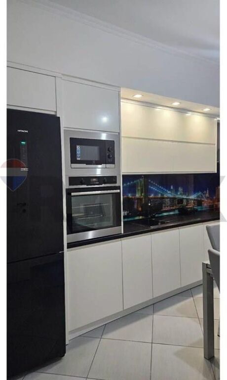 APARTAMENT 1+1 ME QERA TEK RRUGA E KAVAJES!