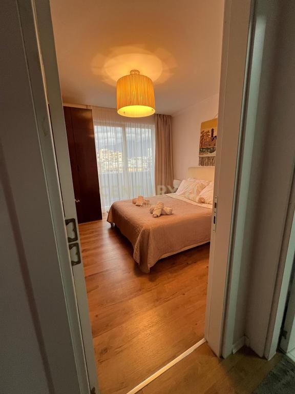 Apartament 1+1 per qira, modern dhe i mobiluar në qendër të Tiranës. 800 € /Muaj