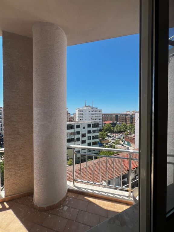 JEPET ME QERA APARTAMENT 2+1+2 PRANE POSTES PLZH, DURRES