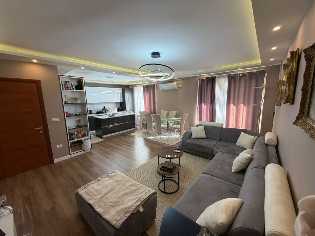 Apartament 3+1+2 per shitje Rruga e Thesarit Fresk !