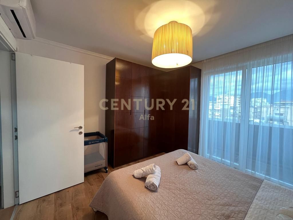 Apartament 1+1 per qira, modern dhe i mobiluar në qendër të Tiranës. 800 € /Muaj