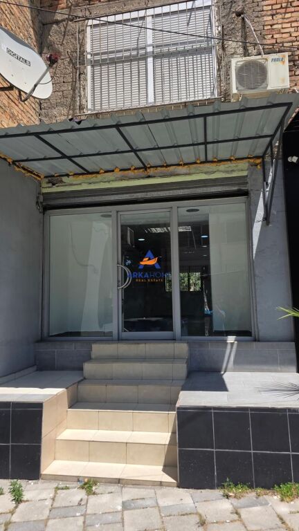 NEGOZIO IN VENDITA 40M2 "VIA IMER NDREGJONI, VICINO ALLA SCUOLA BASHKUAR" 115000 EURO