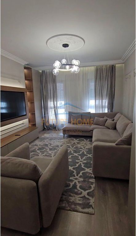 Affitto, Appartamento 1+1, Complesso Kontakt, Tirana 650 €