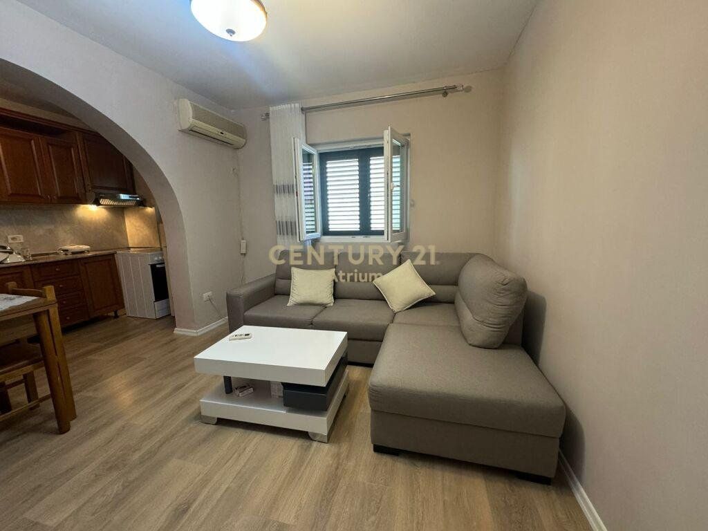 APARTAMENT 1+1 PER QIRA PRANE RRUGES ALI VISHA !