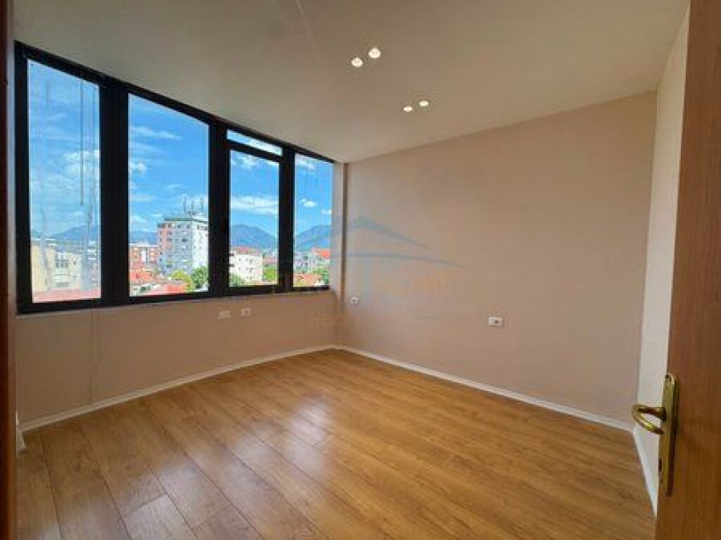Shitet , Apartament 2+1, Ali Demi, Tirane .