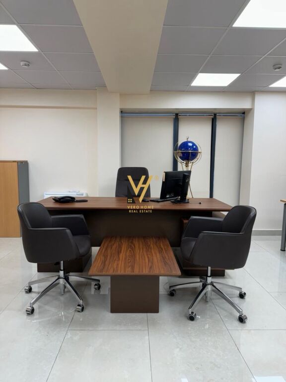 JEPET ZYRE 150 M2 ME QERA TE RRUGA E ELBASANIT 2.000 EURO