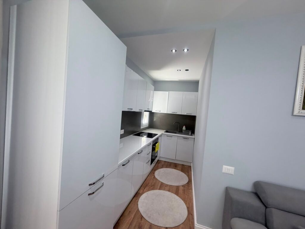 Affittasi Appartamento 2+1+1 Balcone SCUOLA NAIM FRASHERI