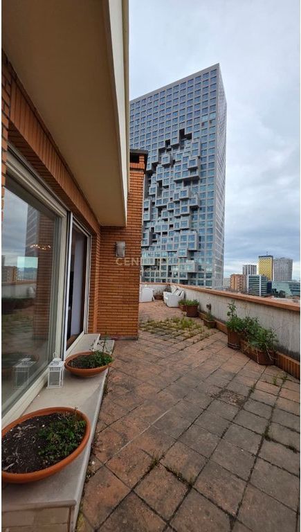 SUPER DUPLEX 326 M2 IN AFFITTO IN VIA ELBASAN!