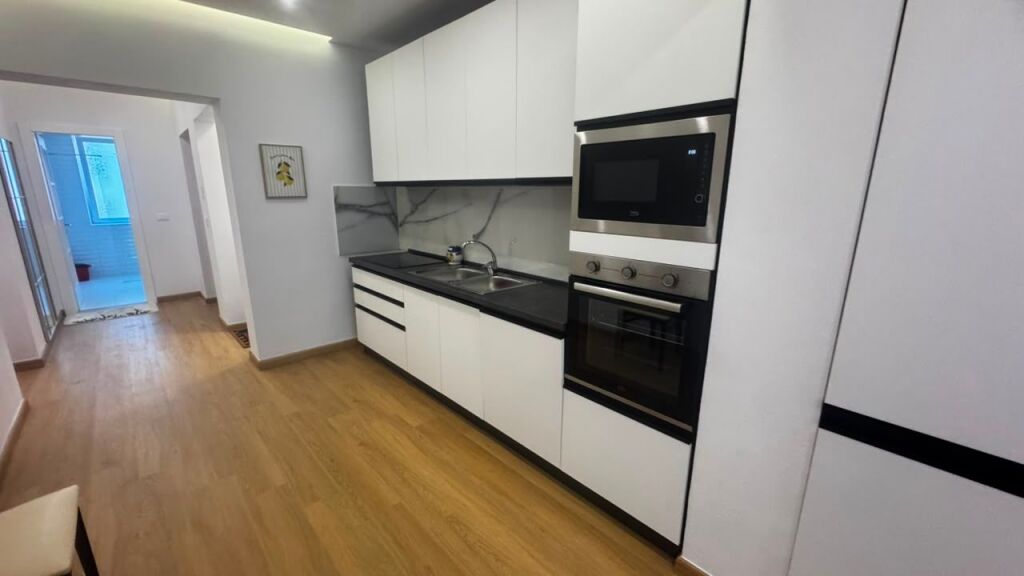 Jepet me Qira: Apartament 1+1 me Garderobë te Garda
