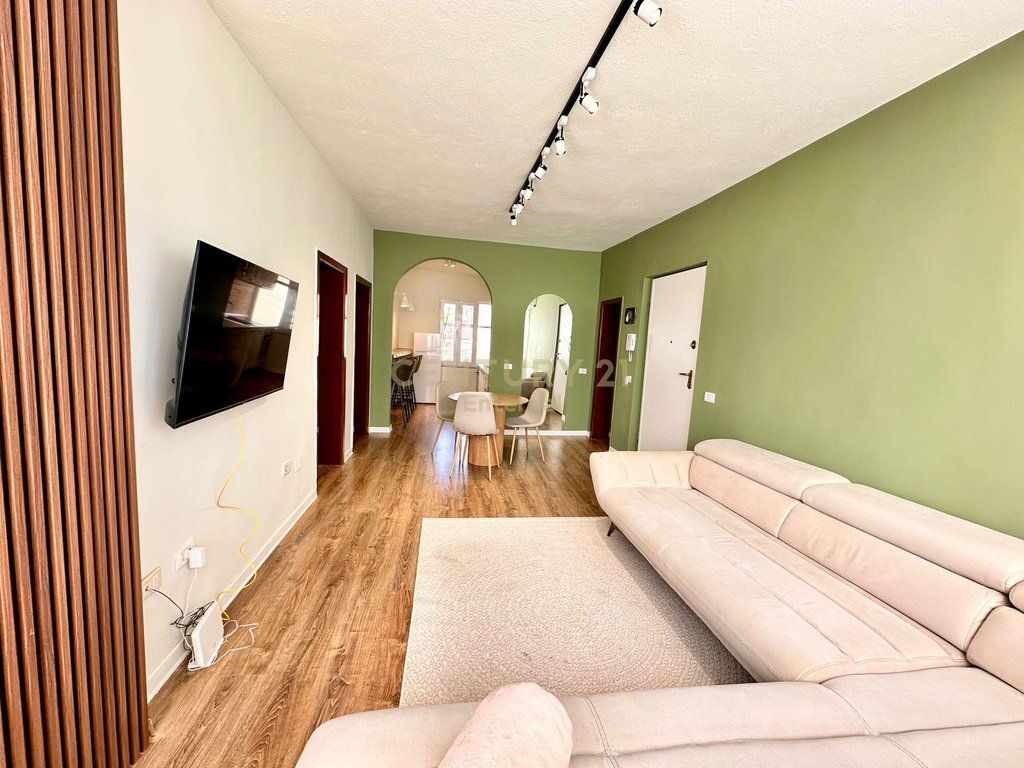 Apartament 2+1 per shitje te Rruga e Durresit