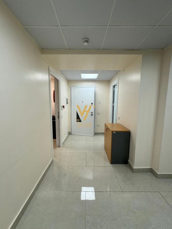 JEPET ZYRE 150 M2 ME QERA TE RRUGA E ELBASANIT 2.000 EURO