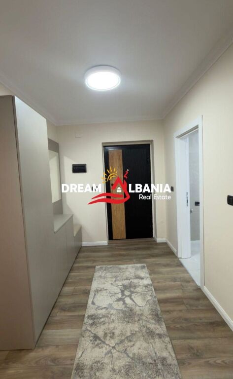 AAppartamento 2+1 con posto auto in affitto vicino al Tribunale di Tirana (ID 5229001)
