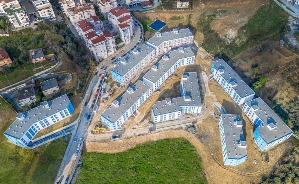 Shitet apartment 2+1+2 tek Rezidenca Oxa , Fresku .
