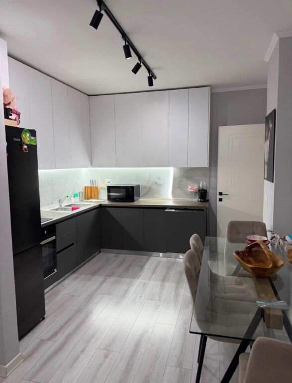 Apartament 1+1 në shitje – Liqeni i Thatë, Rruga Peti