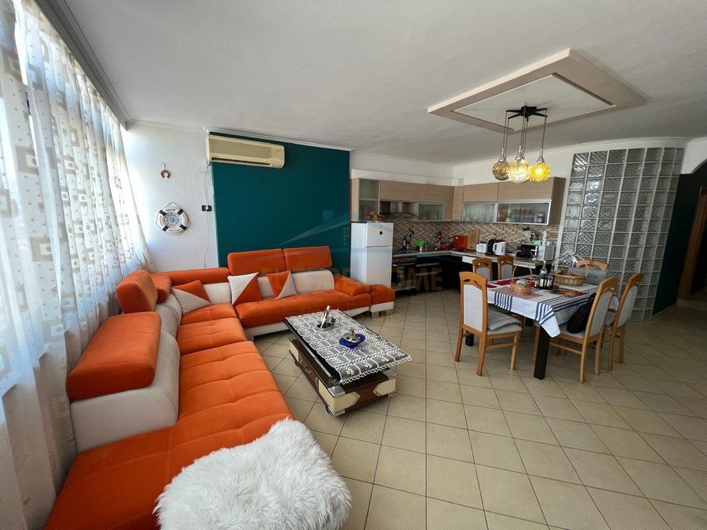 Qira  Apartament 3+1+2 tek Ish Parku (pranë Qendrës Globe)

