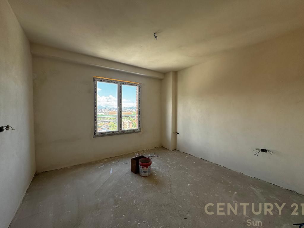 SHITET APARTAMENT 2+1 TEK KUPA PASKUQAN !