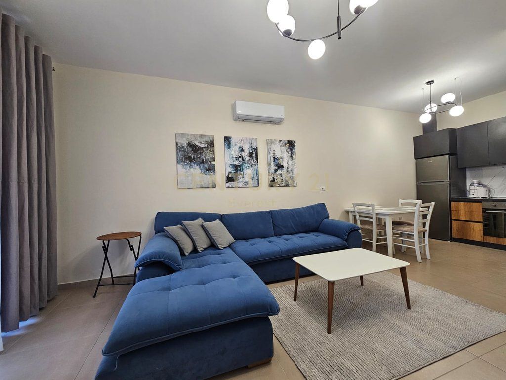 AMERIKAN 2, APARTAMENT 1+1 TOTALISHT I MOBILUAR PER QIRA 500 € /Muaj