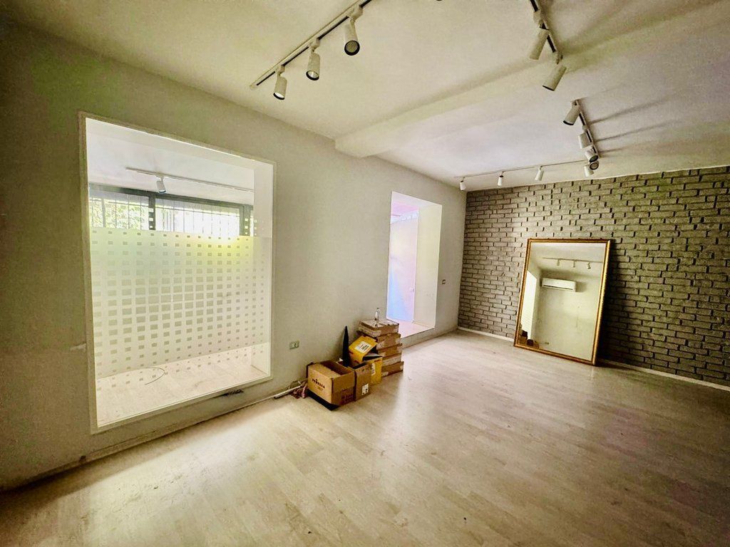 LOCALE COMMERCIALE IN AFFITTO, 100 m² NELL'ISH-BLLOK – VICINO A KAFE ROMA