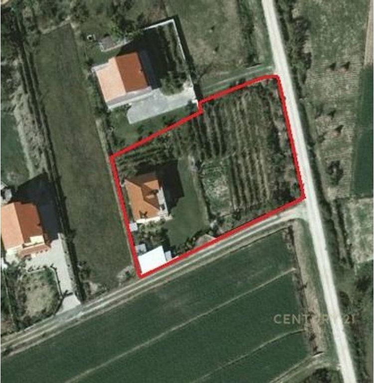 Shitet Vilë 2-Katëshe + Truall pranë Aeroportit "Nënë Tereza"!!