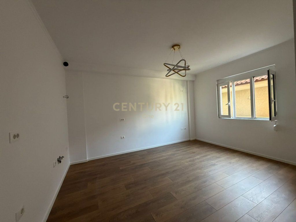 SHITET APARTAMENT 1+1 TEK RRUGA DRITAN HOXHA 128,000 €