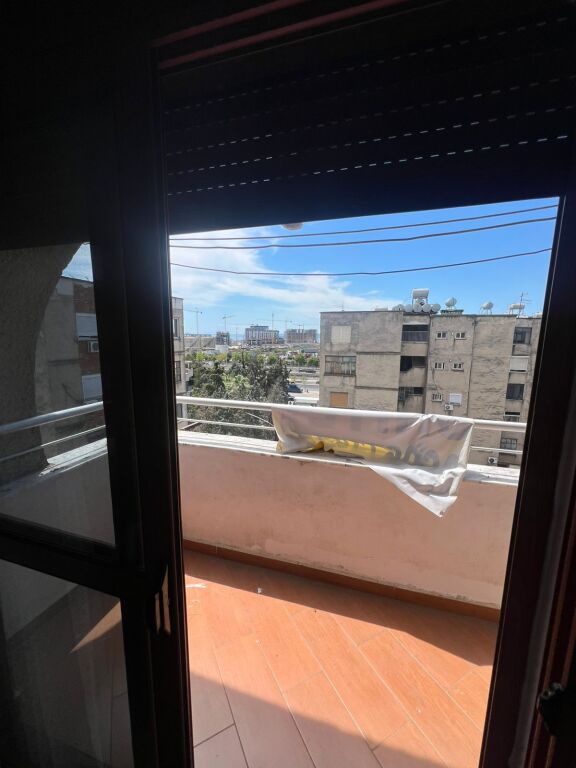 Shitet Apartament 1+1 pranë Bulevardit Dyrrah, Durrës