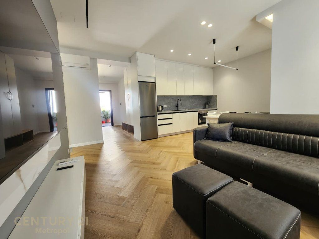 JEPET ME QERA APARTAMENT 2+1+POST PARKIMI,YRSHEK (KLINIKA UZLLOVA) 500 € /Muaj