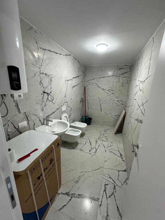 Jepet me Qira Apartament 1+1+parkim  Rezidenca Tirana Akses | Ish Dogana përballë Pati Travel,  çdo gjë e re