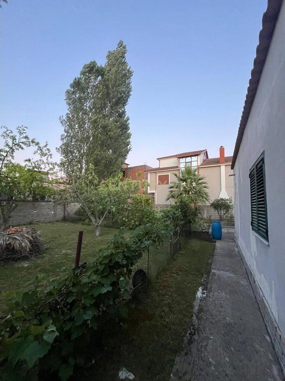 SHTËPI PRIVATE PËR SHITJE NË ZONËN E SHKOZETIT, DURRËS !!!!