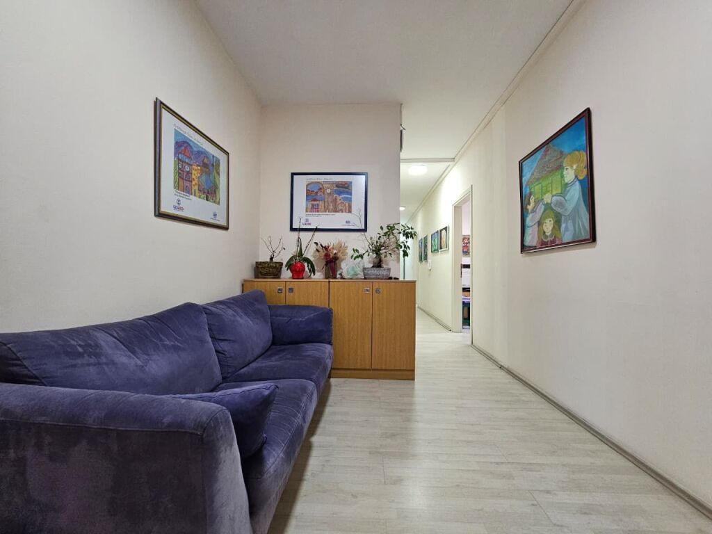 Apartament 4+1+3 ne shitje Pazari i Ri!