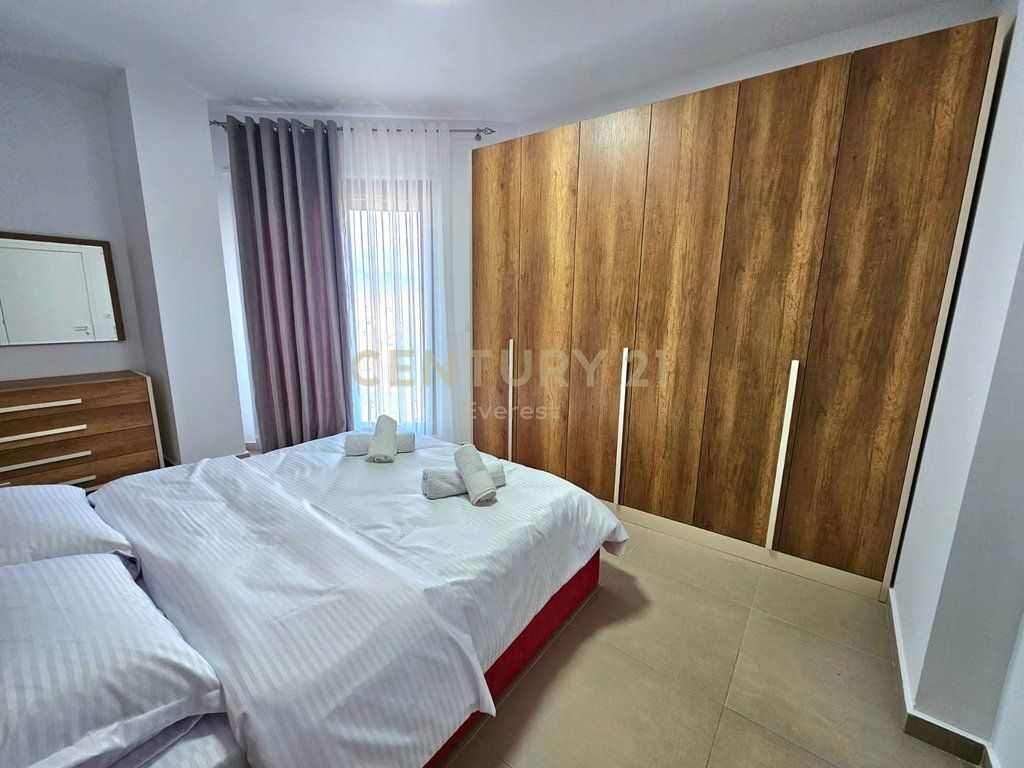AMERIKAN 2, APARTAMENT 1+1 TOTALISHT I MOBILUAR PER QIRA 500 € /Muaj