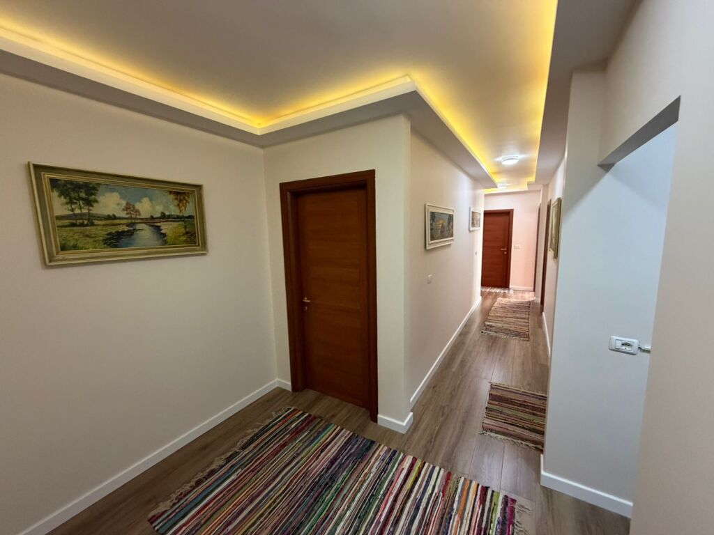Apartament 3+1+2 per shitje Rruga e Thesarit Fresk !